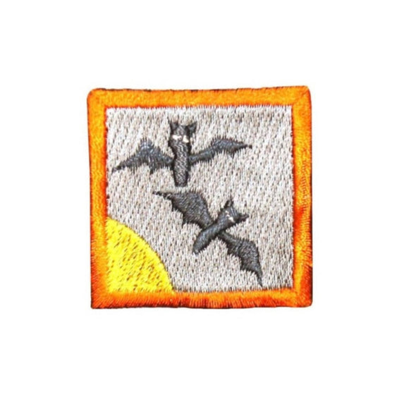ID 0838A Bats With Moon Badge Patch Halloween Scene Embroidered Iron On Applique