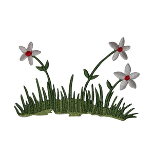 ID 6746 White Daisy Flower Bush Patch Garden Symbol Embroidered Iron On Applique
