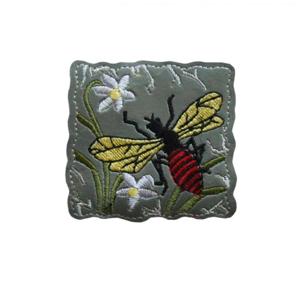 ID 0398 Wasp Flying Patch Insect Bee Flowers Sting Embroidered Iron On Applique